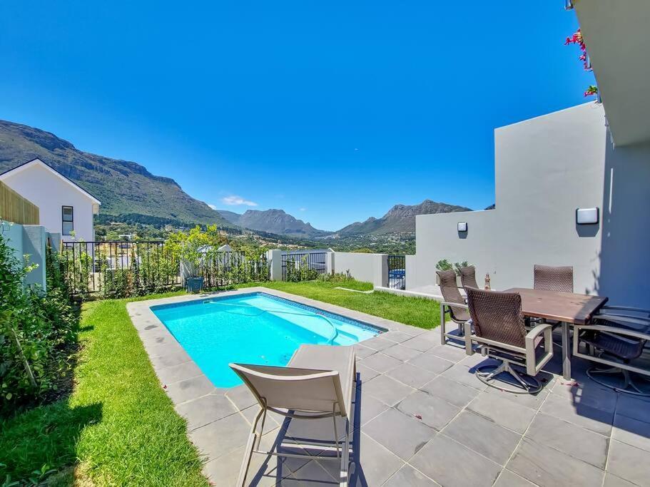 Estate Living In Houtbay With Pool And Views Villa Cape Town Exterior photo