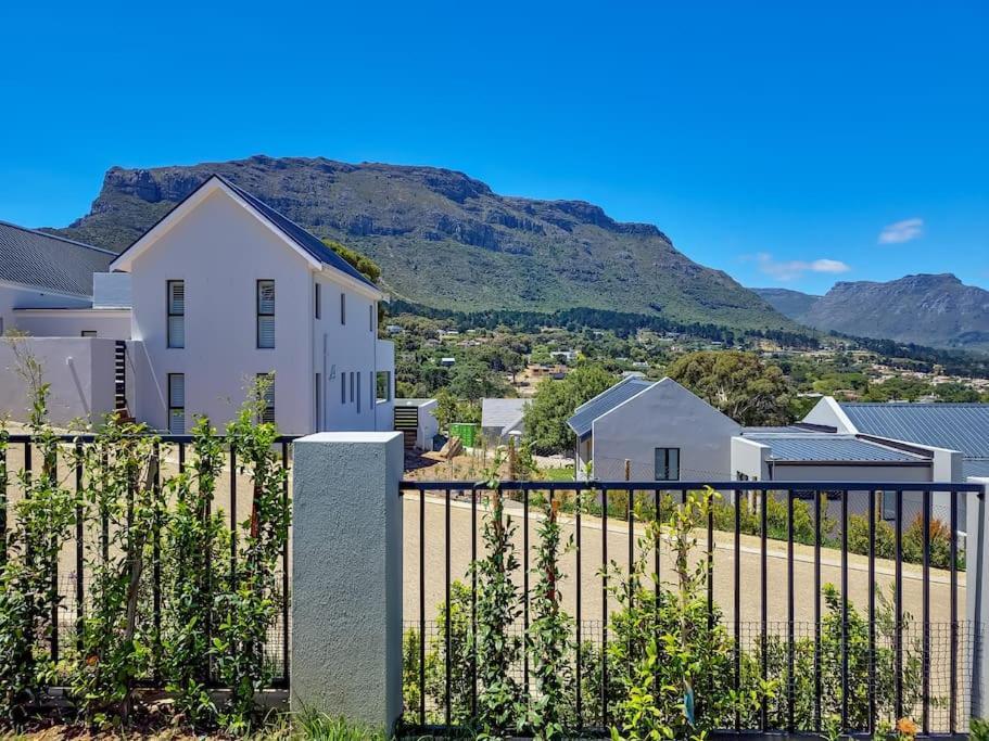 Estate Living In Houtbay With Pool And Views Villa Cape Town Exterior photo