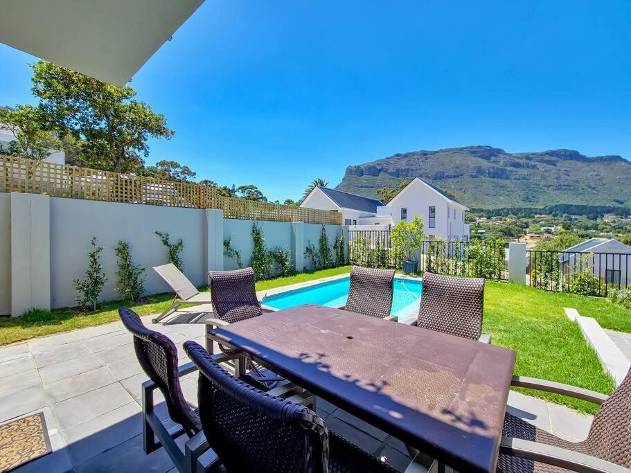 Estate Living In Houtbay With Pool And Views Villa Cape Town Exterior photo